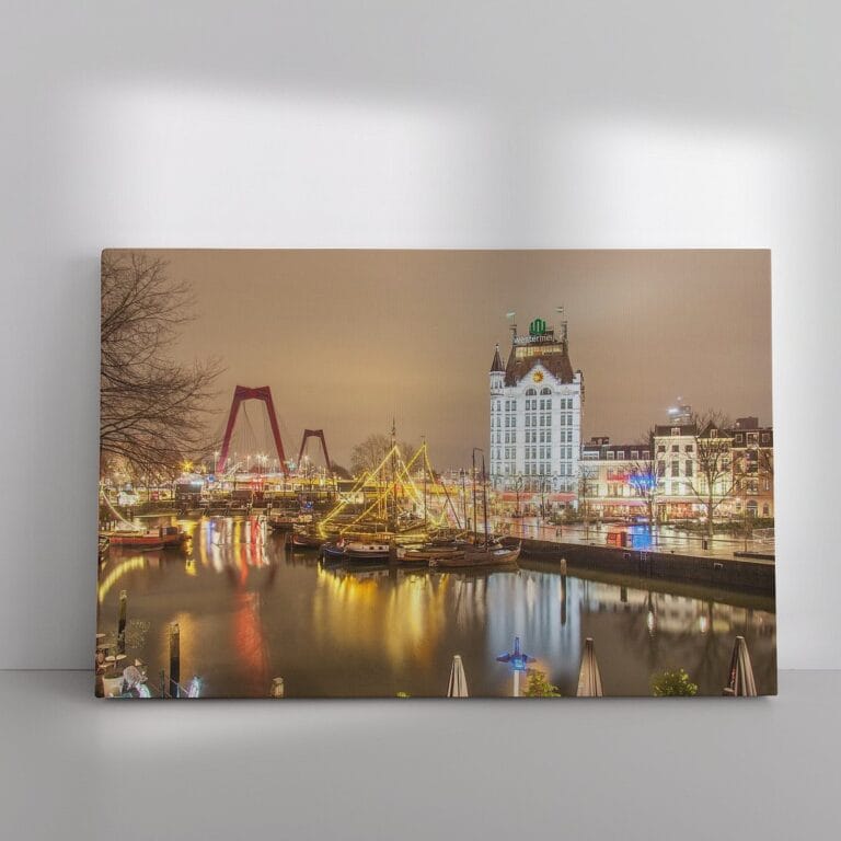 De Oude Haven in Rotterdam feestelijk verlicht
