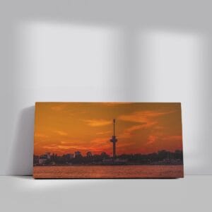 Zonsondergang boven Rotterdam met de Euromast